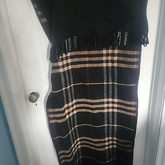Burberry wraps blk and red priced separate - Picture 4 of 6